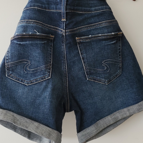 Shorts - Picture 3 of 4